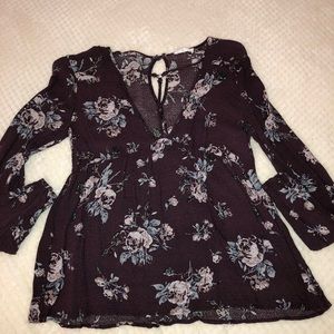 Cute floral top!